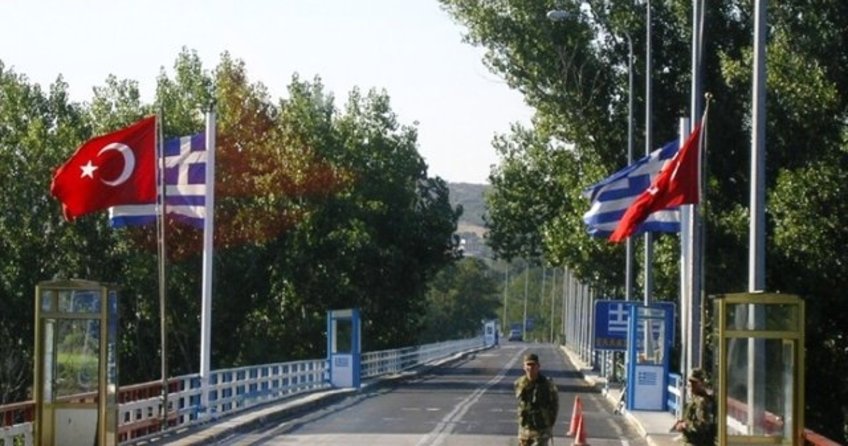 Para ve altınlarla Yunanistan'a kaçtılar
