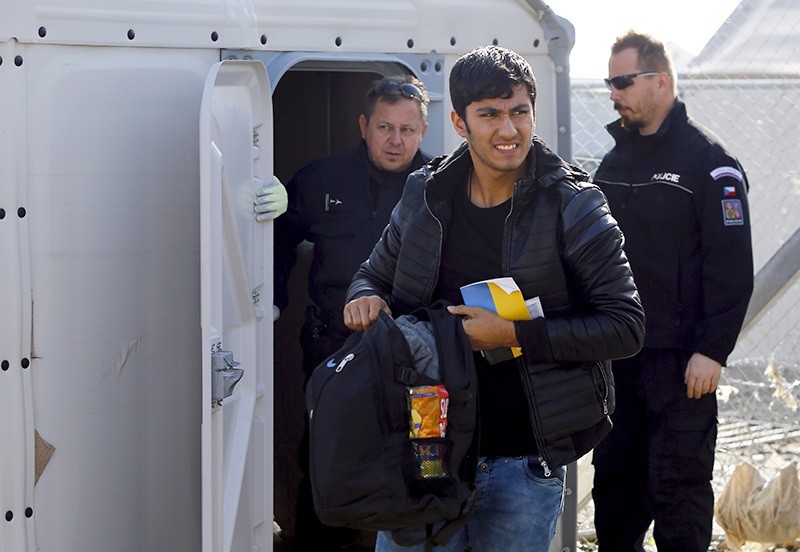A migrant walks near Czech police at Macedonian Greek border near Gevgelija, Macedonia, February 19, 2016. (Reuters Archive Photo)