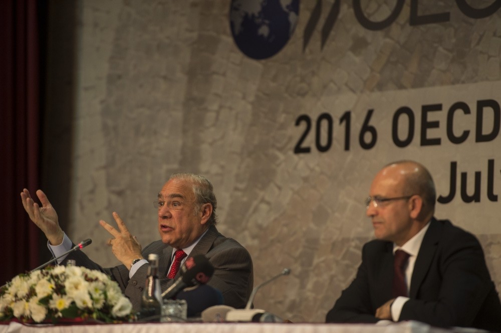 The OECD 2016 Economy Survey of Turkey was announced in the press meeting in Gaziantep attended by OECD Secretary-General Angel Gurria (L) and Deputy Prime Minister Mehmet u015eimu015fek.