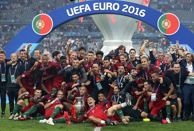 Portugal's squad and teammates pose with the trophy as they celebrate after beating France during the Euro 2016 final football match at the Stade de France in Saint-Denis, north of Paris, on July 10, 2016. (AFP Photo)