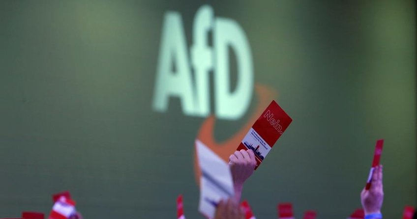 Irkçı AfD birinci parti konumunda