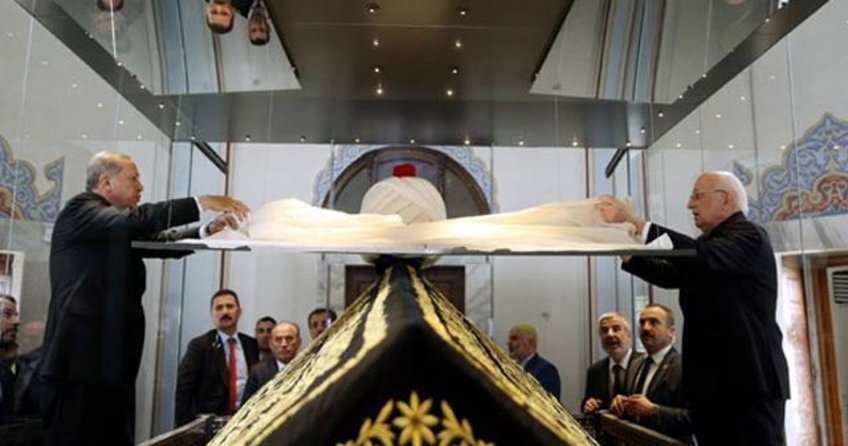 Yavuz Sultan Selim'in kaftanı 12 yıl sonra türbesine döndü