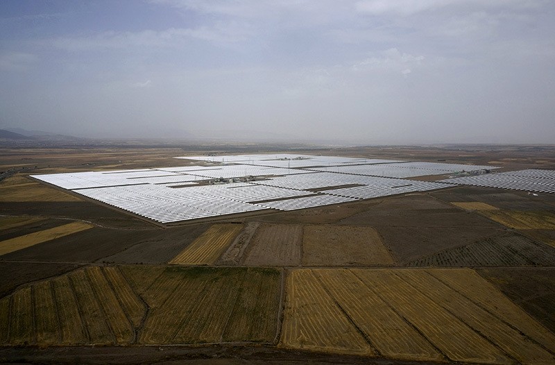 An aerial view of Andasol solar power station near Guadix, southern Spain August 8, 2015. The plant is the biggest solar farm in the world and provides electricity for up to about 500,000 people. (Reuters Photo)