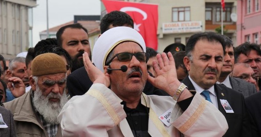 Şehit Uzman Çavuş'un cenaze namazını imam babası kıldırdı