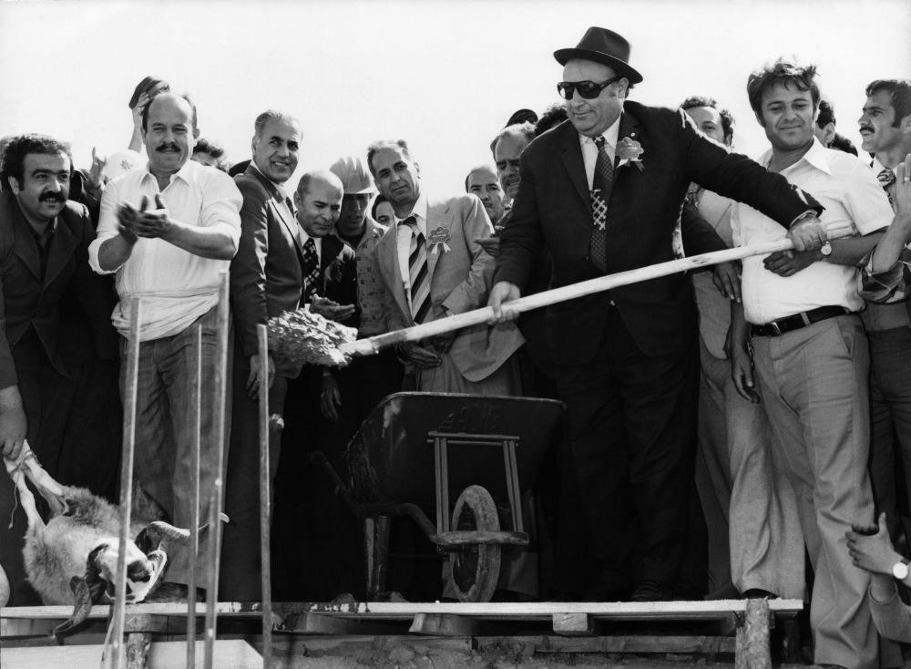 Late Prime Minister Su00fcleyman Demirel (R) at a ceremony. Demirel was forced to resign right after the 1971 military memorandum.