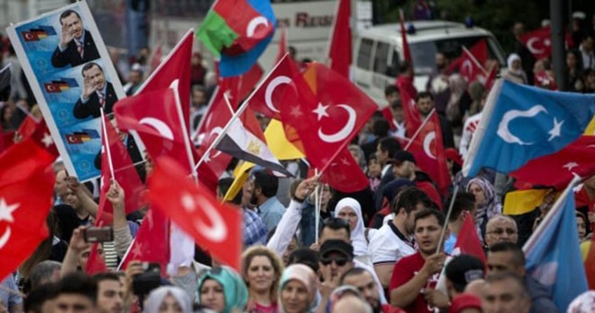 Almanya'da Türk iş adamalarına 'oyunu açıkla' baskısı