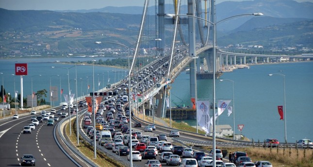 Thousands of motorists took to the bridge as they headed for their Bayram holidays. (AA Photo)