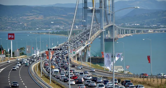 Thousands of motorists took to the bridge as they headed for their Bayram holidays. (AA Photo)