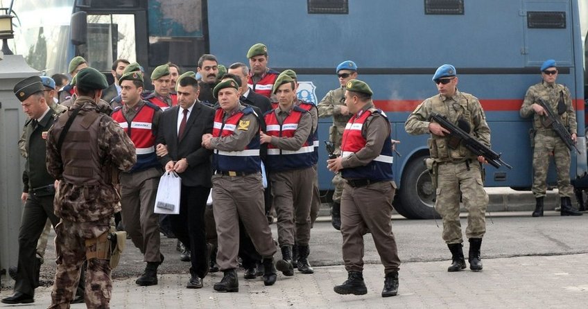 Mahkeme başkanı darbe davası sanıklarını uyardı: Kendi aranızda mesajlaşmayın