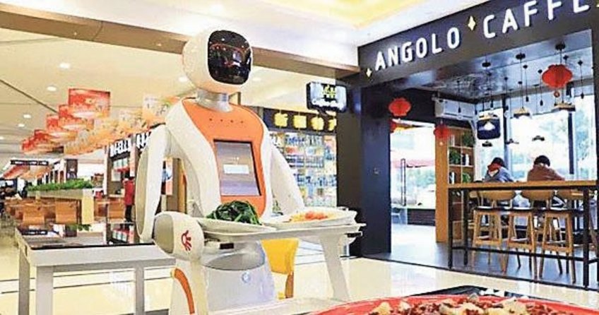 Restoranda tüm garsonlar robot