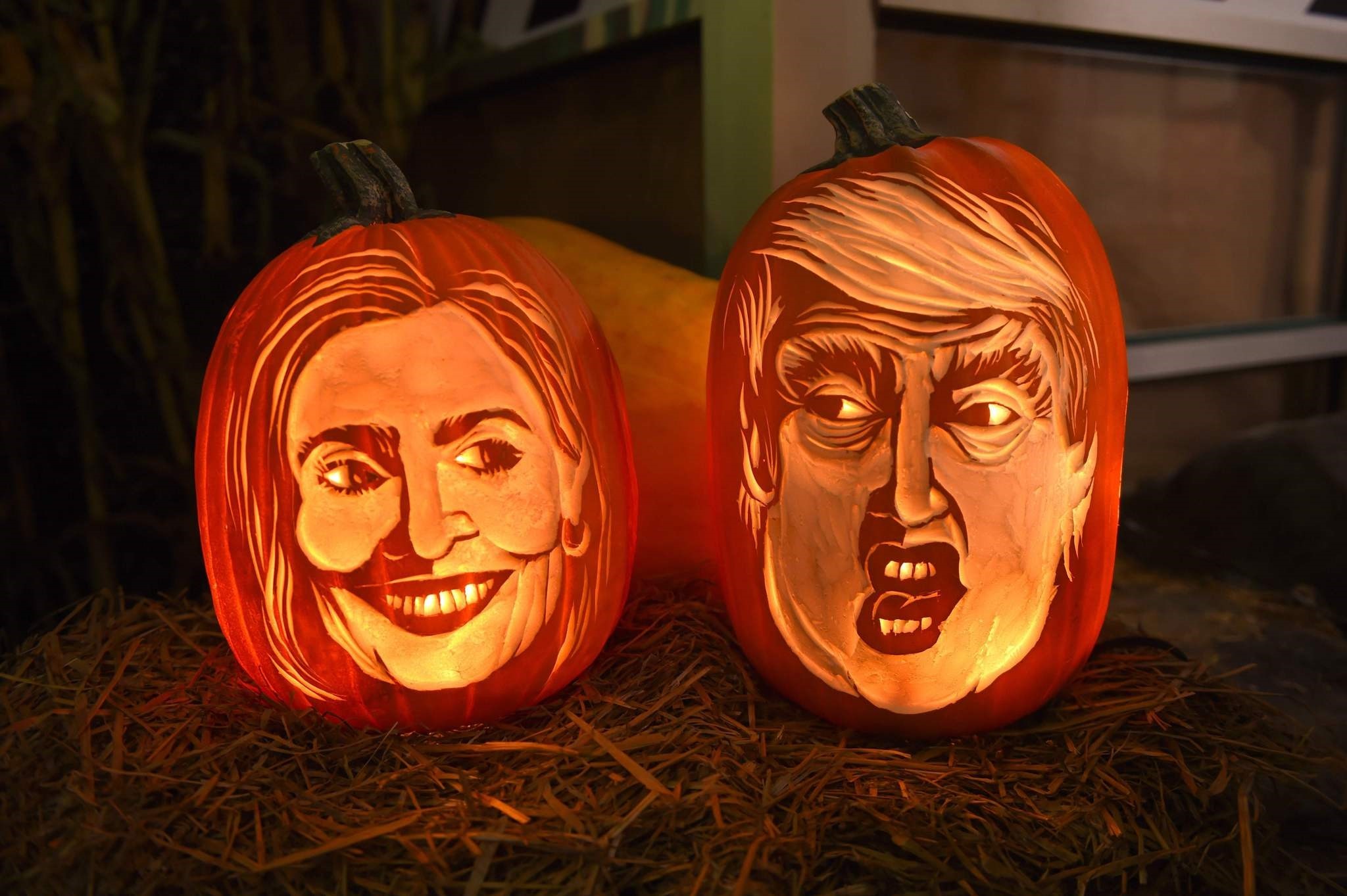 This file photo taken on October 28, 2016 shows styrofoam carvings on display of Democratic presidential nominee Hillary Clinton and her Republican counterpart Donald Trump at the Chelsea Market in New York. (AFP Photo)