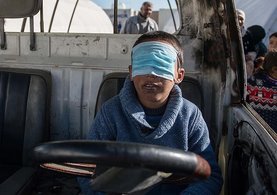 Bombalar minik çocuğun dünyasını 'kararttı'