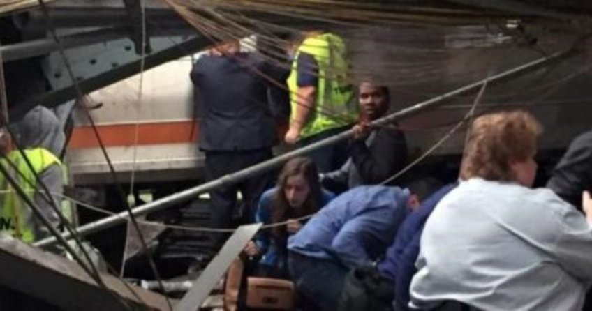 ABD'de feci tren kazası! İstasyona çarptı