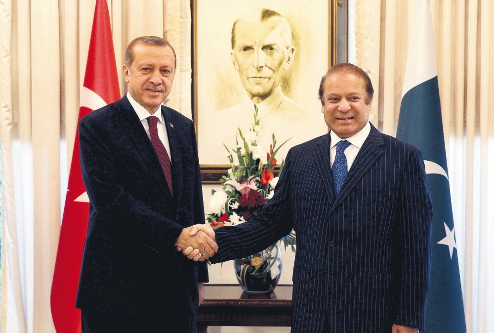 President Erdou011fan (L) meets with Pakistanu2019s PM Sharif in Islamabad Thursday.