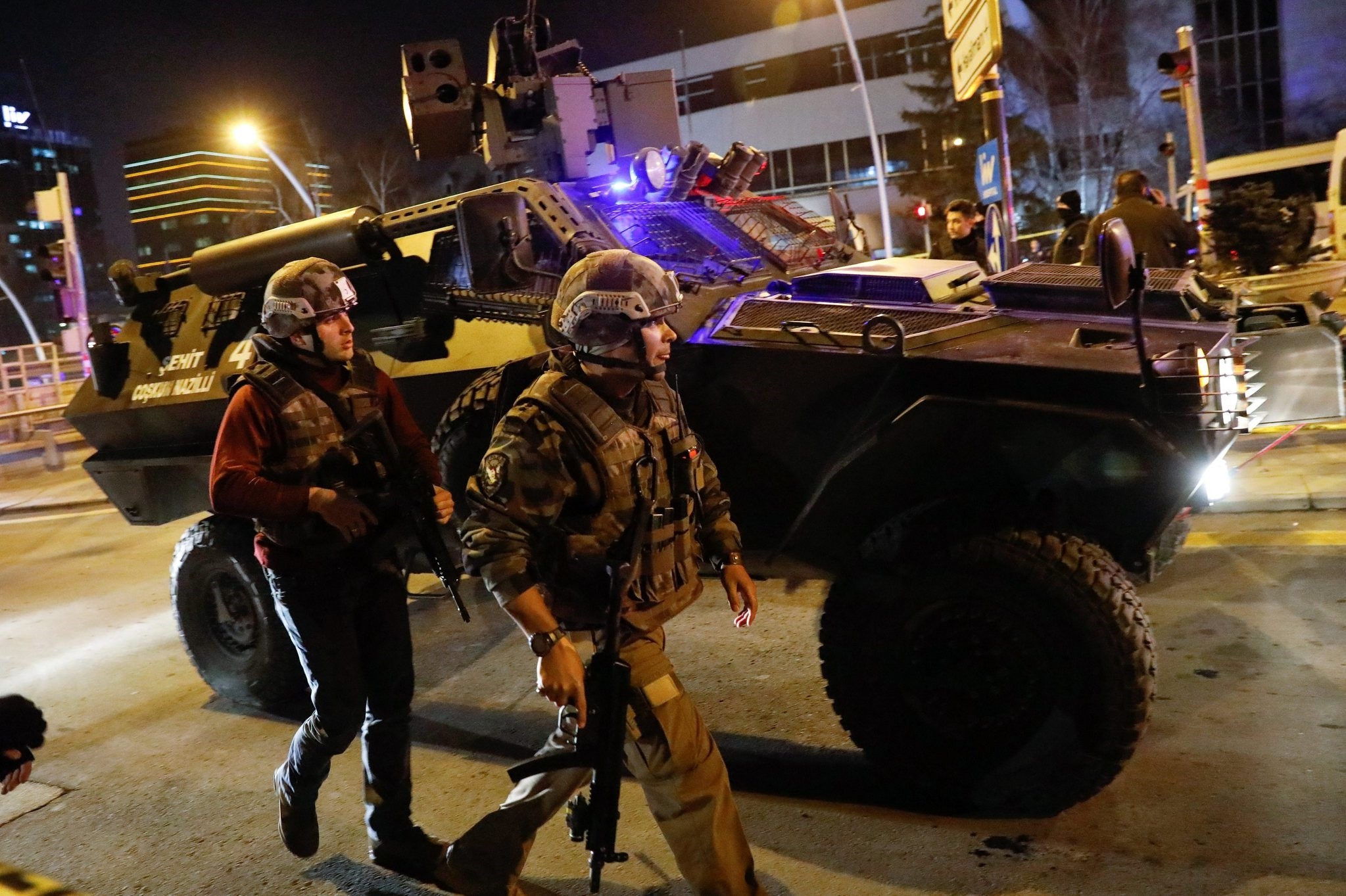 Police secure the area near an art gallery where the Russian Ambassador to Turkey Andrei Karlov was shot in Ankara, Turkey, December 19, 2016. (REUTERS Photo)