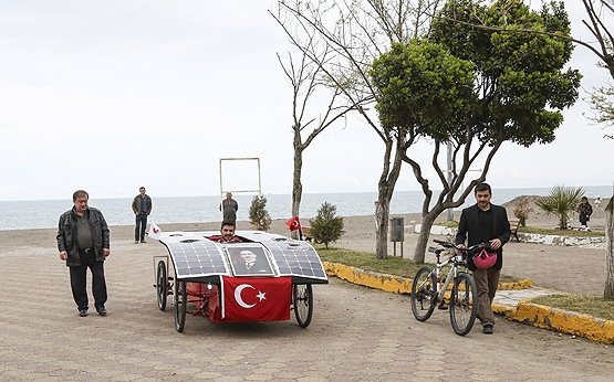 Güneş enerjisiyle çalışan otomobil yaptılar