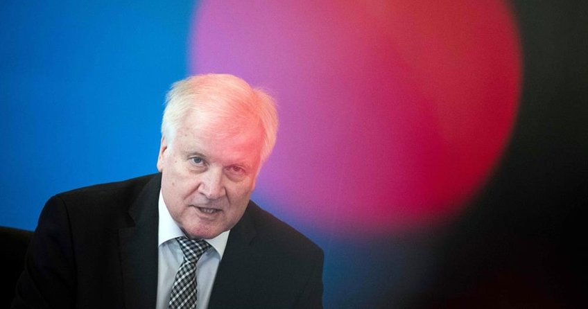 Seehofer sınır dışı planını hazırladı