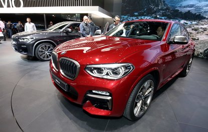 BMW X4 Cenevre sahnesinde