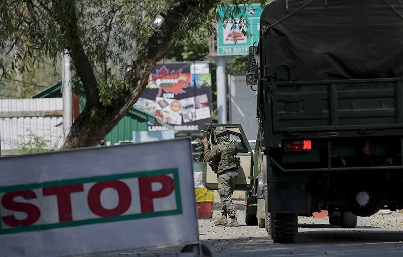 An Indian army soldier arrives at the army base which was attacked by suspected rebels in the town of Uri, west of Srinagar, Indian controlled Kashmir, Sunday, Sept. 18, 2016. (AP Photo)