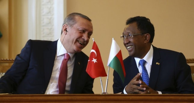 President Erdou011fan (L) and Madagascar President Hery Rajaonarimampianina talking before a joint news conference in Antananarivo, Madagascar, Jan. 25. 
