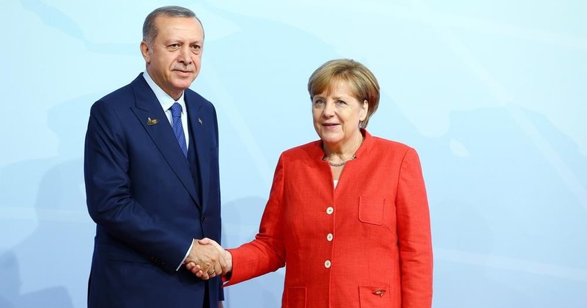 Erdoğan’dan Merkel’e kutlama