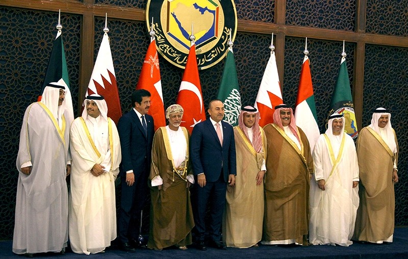 Foreign Minister Mevlu00fct u00c7avuu015fou011flu (5th L), Economy Minister Nihat Zeybekci (3rd L) and Foreign Ministers of Gulf Cooperation Council (GCC) pose before their meeting in Riyadh (Reuters Photo)
