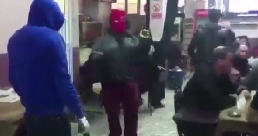 İstanbul Okmeydanı'nda kahvehane basıp 'evet' diyenleri tehdit edenler yakalandı!