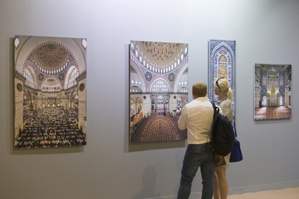 Photographer Fu0131rat did not use different techniques to take the photographs, but tried to be a transmitter of the thoughts of Mimar Sinan and shaped his thoughts via Mimar Sinan's works.  