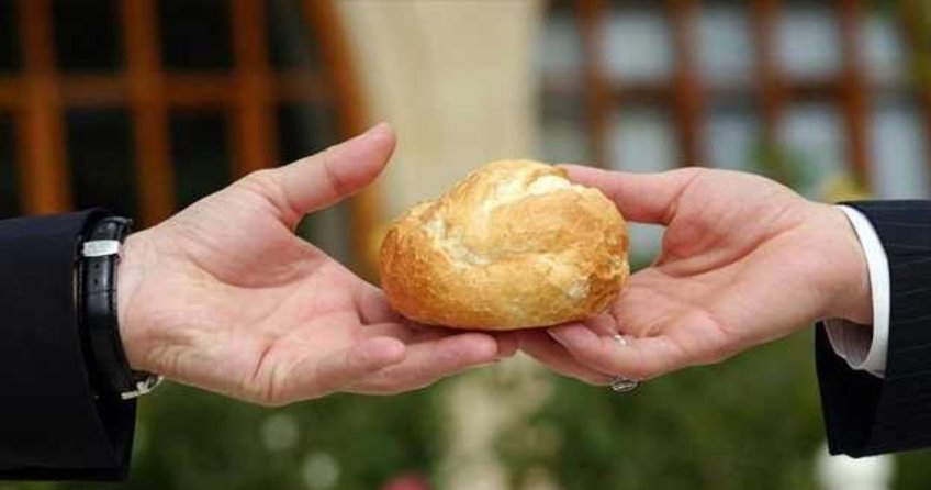 FETÖ'cüler flash belleği ekmek arasına saklamış