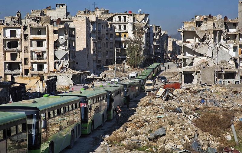 Buses are seen during an evacuation operation of opposition fighters and their families from eastern Aleppo on December 15, 2016 (AFP Photo)