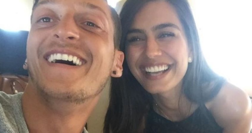 Amine Gülşe, Mesut Özilin Londradaki evine yerleşti