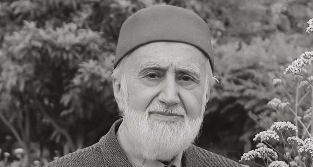 Basinda Bir Osmanli Beyefendisi Mehmet Sevket Eygi Soylesi Lacivert Dergi