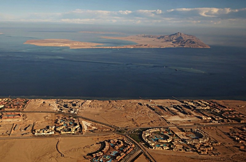This aerial photo shows Tiran Island (foreground) and Sanafir Island (background) located at the Red Sea's Straits of Tiran between Egyptu2019s Sinai Peninsula and Saudi Arabia (AFP Photo)