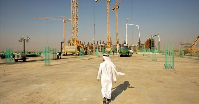 Gelirleri azalan Suudi Arabistan'da 266,6 milyar dolarlık projeler durduruldu