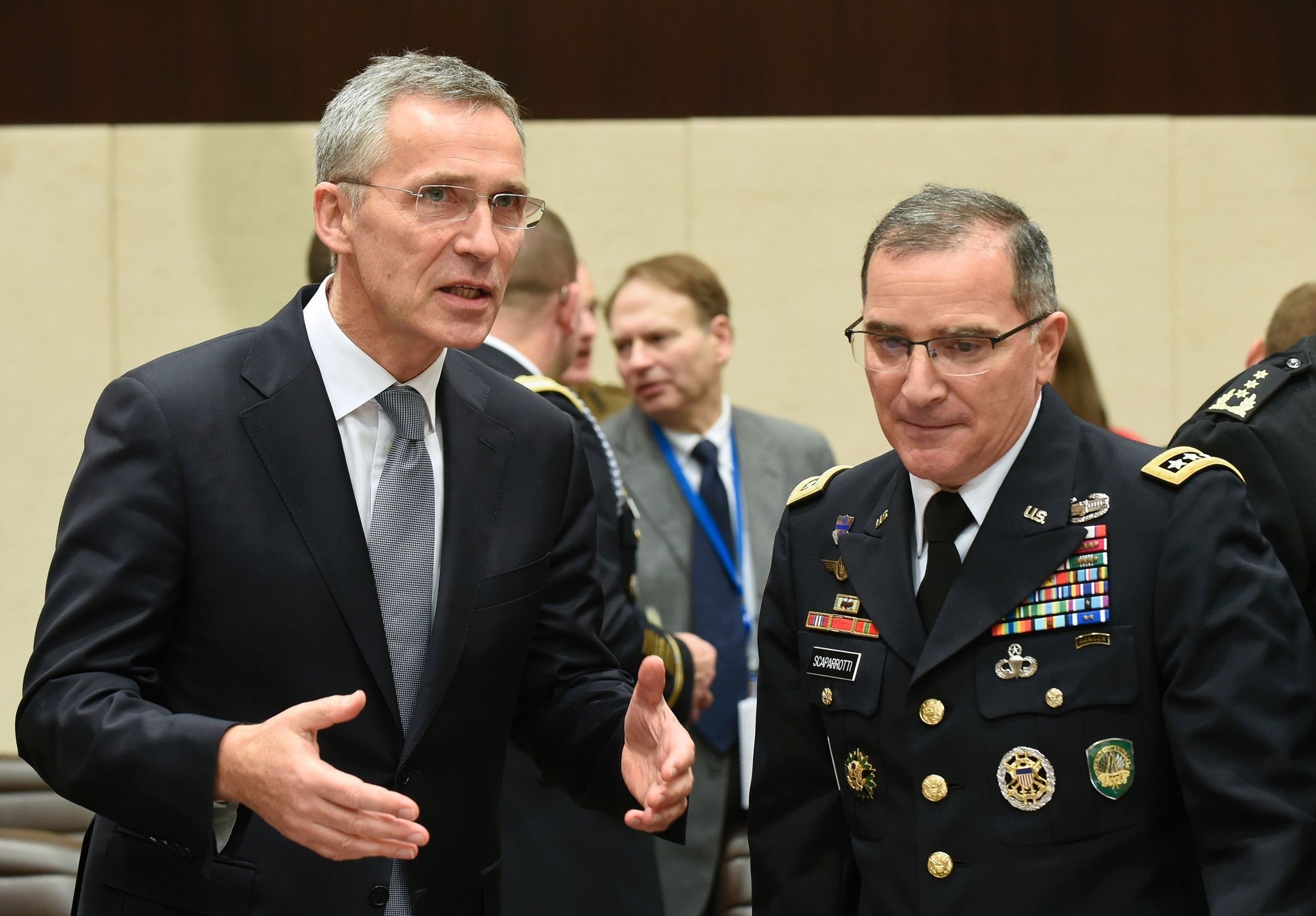 NATO Secretary-General Jens Stoltenberg (L) talks with Supreme Allied Commander Europe of NATO Allied Command Operations Curtis M. Scaparrotti (R) (AFP Photo)