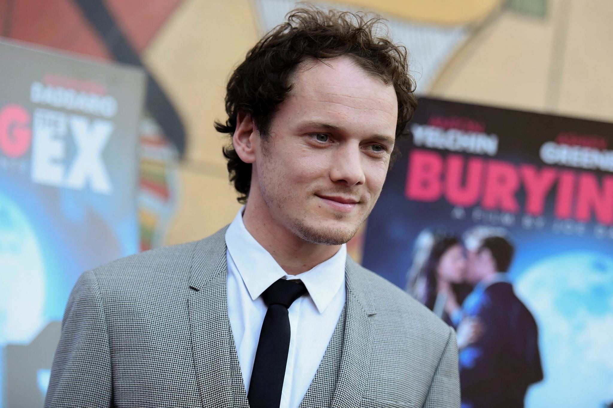 Anton Yelchin arrives at a special screening of ,Burying the Ex, held at Grauman's Egyptian Theatre in Los Angeles. (AP PHOTO)