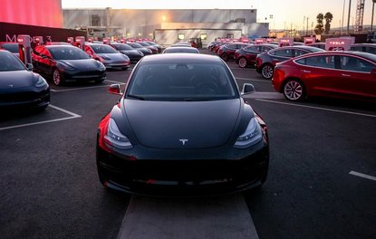 Tesla Model 3 resmen tanıtıldı