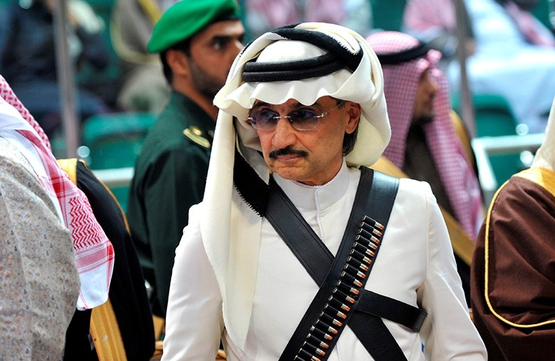 Prince Alwaleed bin Talal attends the traditional Saudi dance known as 'Arda', which was performed during Janadriya culture festival at Der'iya in Riyadh February 18, 2014 (Reuters Photo)
