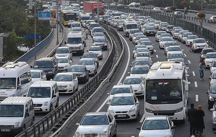 TRAFİĞE 4 AYDA 363 BİN 864 ARAÇ EKLENDİ
