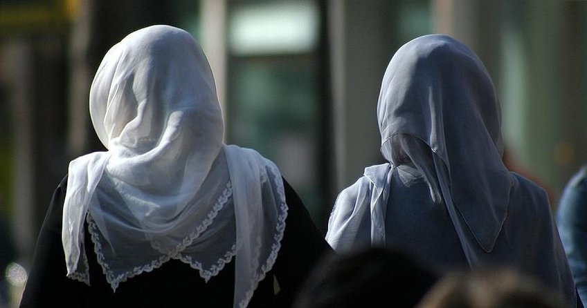 İsveçte aşırı sağcı liderden başörtüsü açıklaması