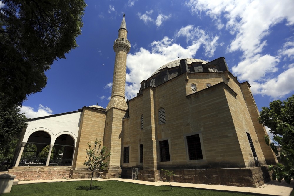 The mosque was built during Mimar Sinanu2019s apprenticeship. It is located in central Tekirdau011f and has undergone many restorations over time. The most comprehensive renovation took place between 1840 and 1841 during the reign of Sultan Abdu00fclmecid.