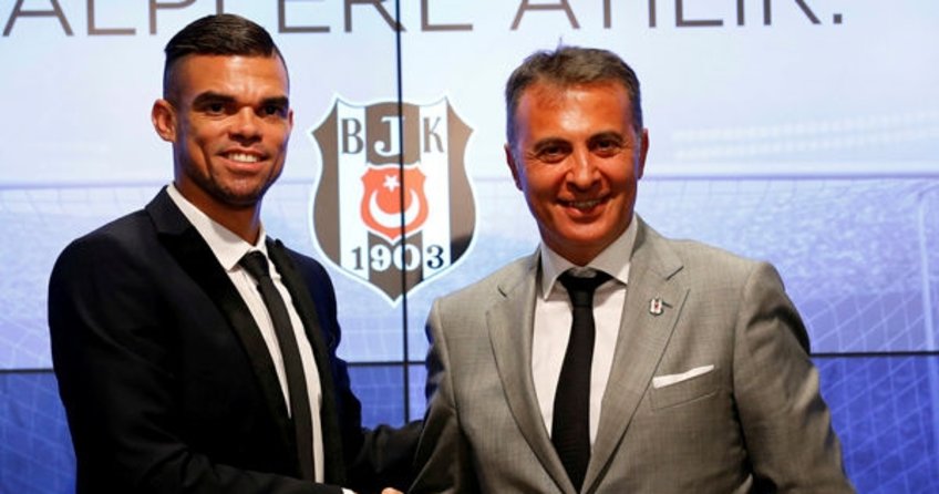 Beşiktaş'ın yeni transferi Pepe imzayı attı