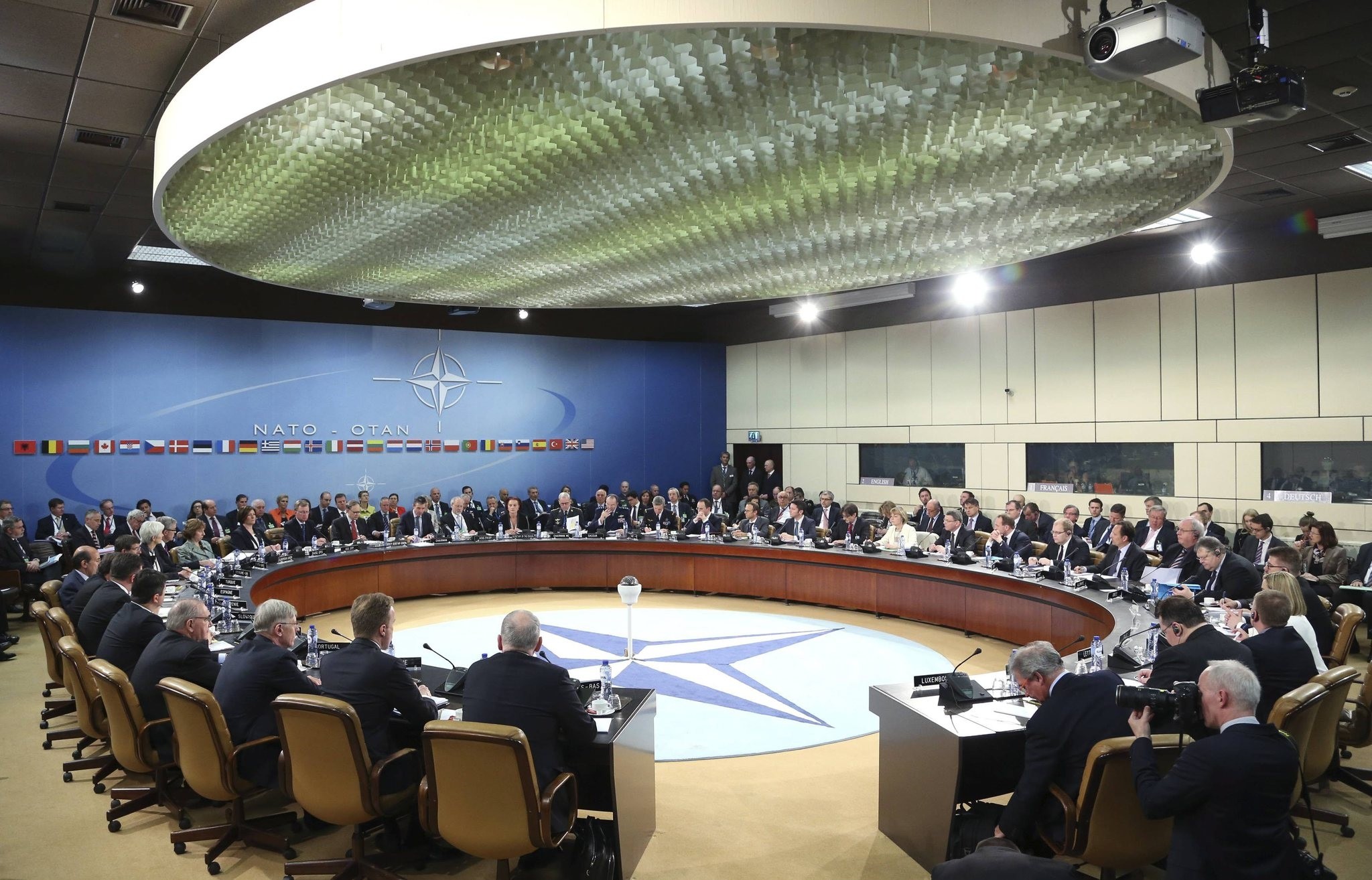 NATO Secretary General Anders Fogh Rasmussen chairs a NATO foreign ministers meeting at the Alliance headquarters in Brussels April 1, 2014 (Reuters Photo)
