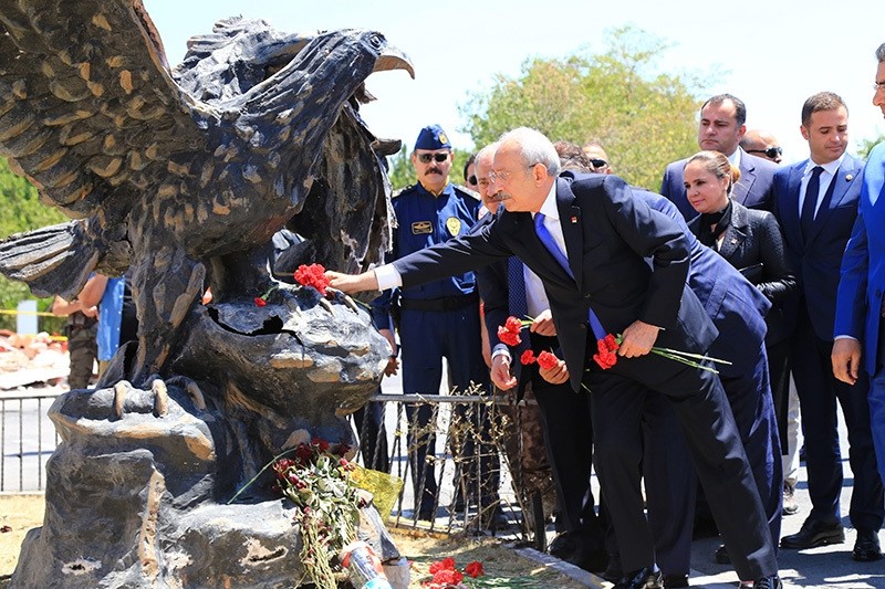 CHP Chairman Ku0131lu0131u00e7darou011flu leaves carnations to the eagle statue at the entrance of Gu00f6lbau015fu0131 Special Forces Commandu00a0Headquarters, which was bombed during the coup attempt by putschists, in Ankara, July 26. (IHA Photo)