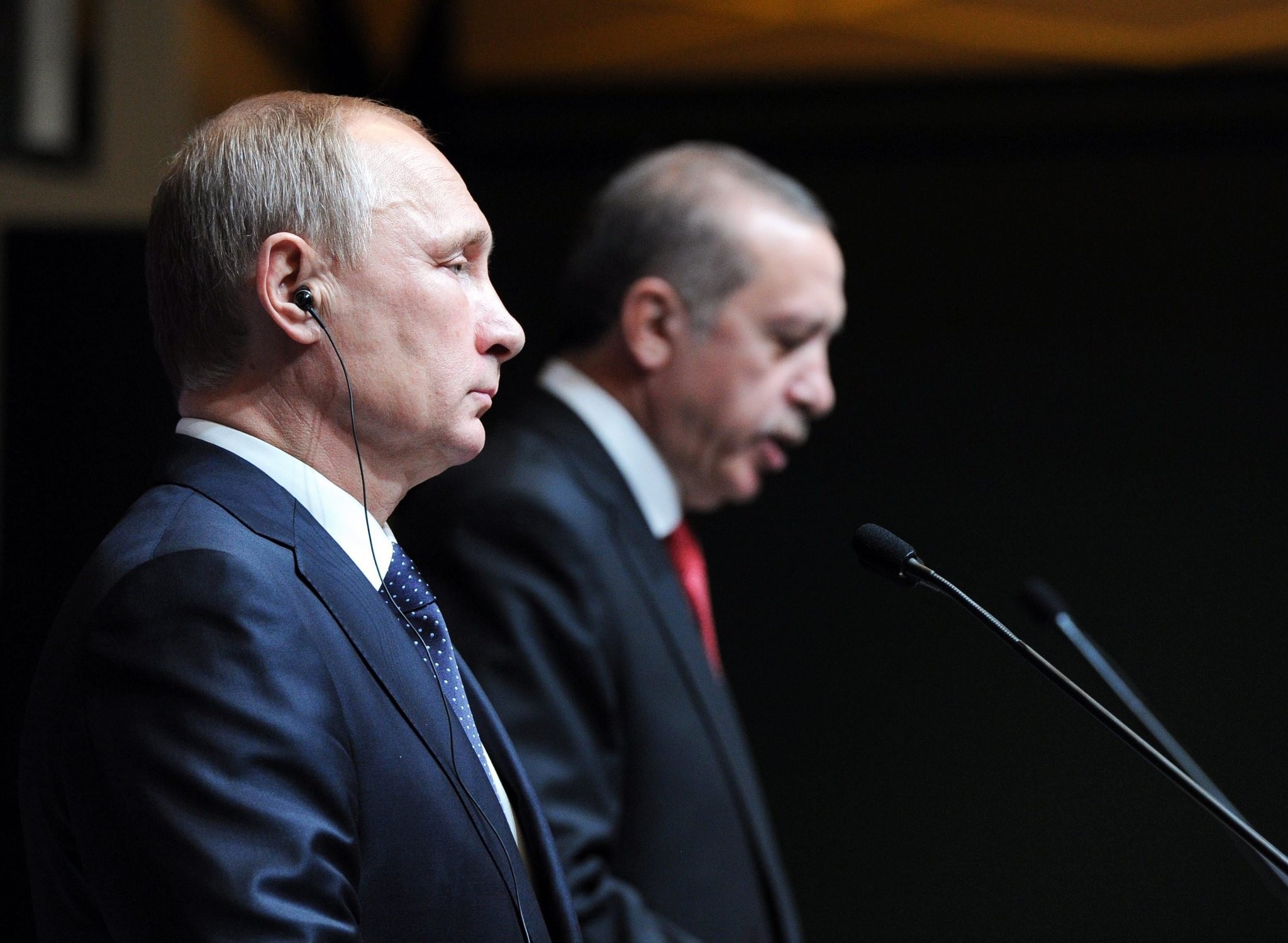 Russian President Vladimir Putin (L) and his Turkish counterpart Recep Tayyip Erdou011fan (R) deliver a news conference after their meeting in the new presidential palace outside Ankara, Turkey, December 01, 2014.