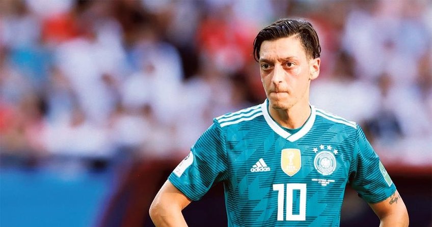 Mesut Özil’e profesör desteği
