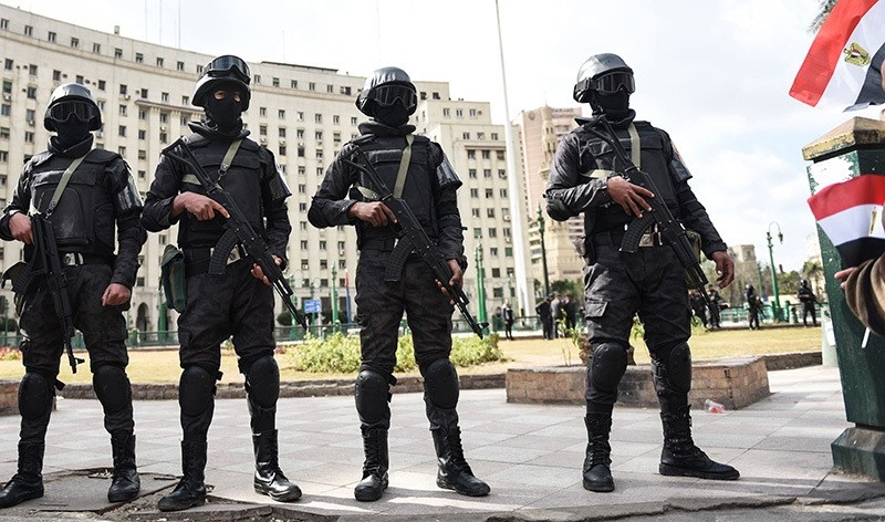 Members of the Egyptian police special forces stand guard on Cairo's landmark Tahrir Square on January 25, 2016 (AFP Photo)