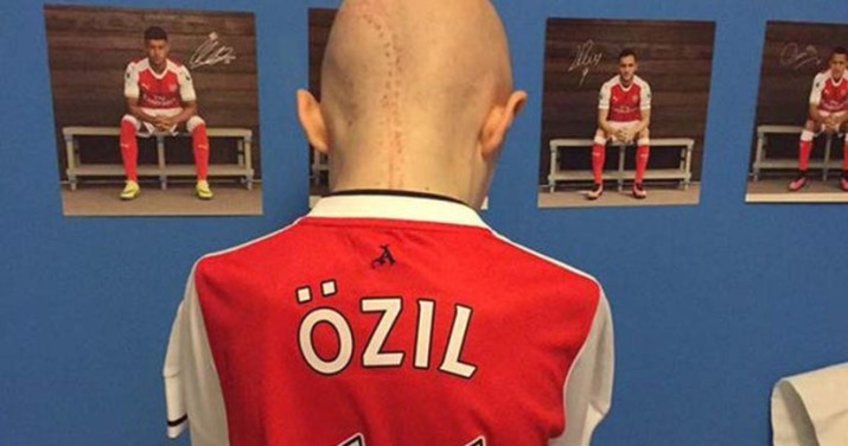 Mesut Özil’den büyük incelik