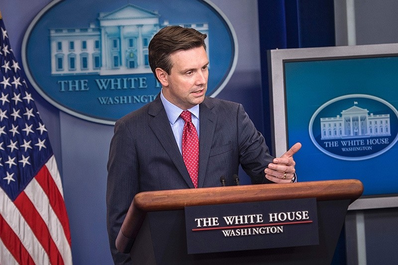 White House spokesperson Josh Earnest speaks during a press briefing at the White House July 15, 2016 in Washington, DC. (AFP Photo)