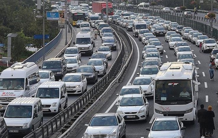 TRAFİĞE KAYITLI ARAÇ SAYISI ARTTI 22 MİLYONA YAKLAŞTI